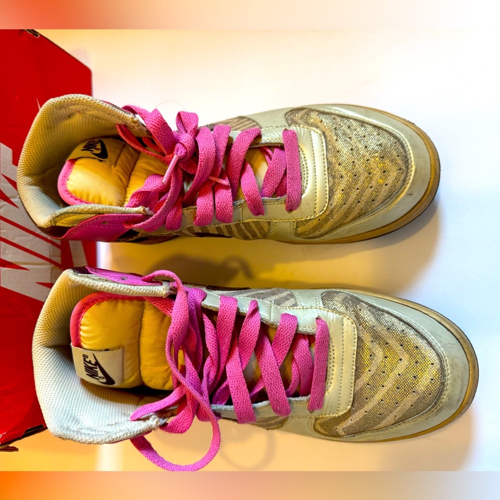 Nike Woman Pink and Gold Sneakers